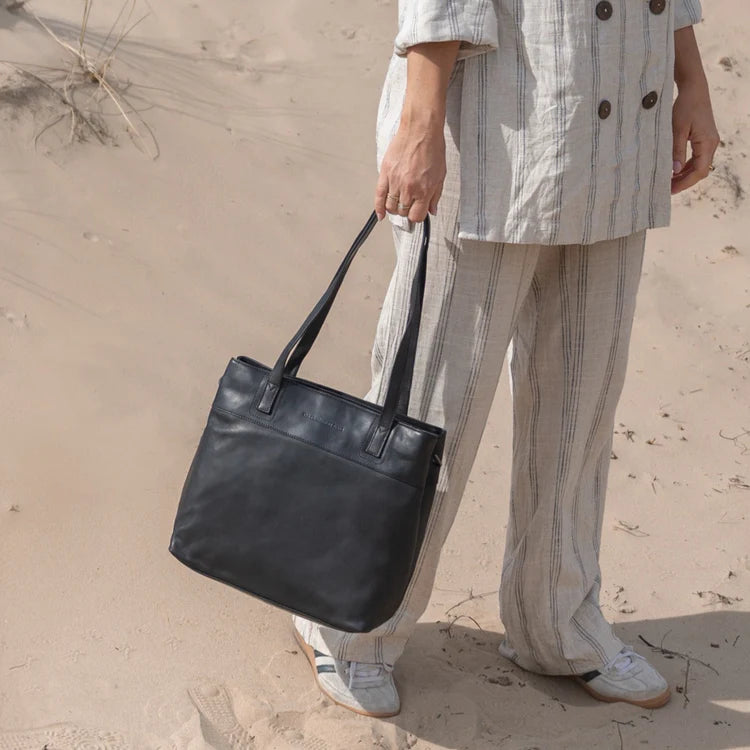 The Chesterfield Brand Nola Shoppingväska, Svart