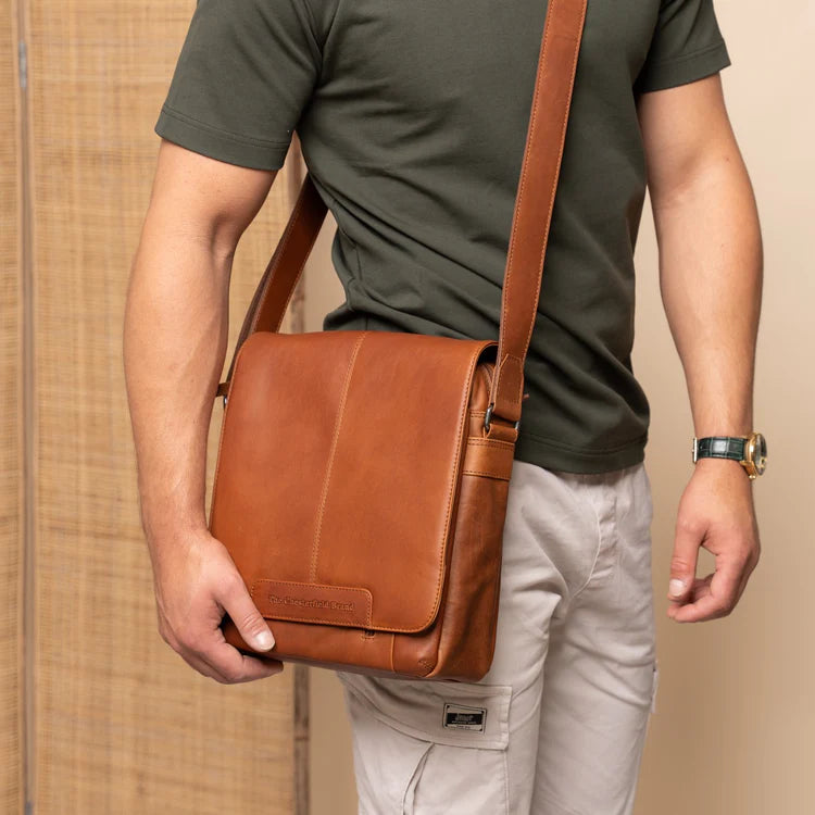 The Chesterfield Brand Raphael Axelremsväska, Cognac