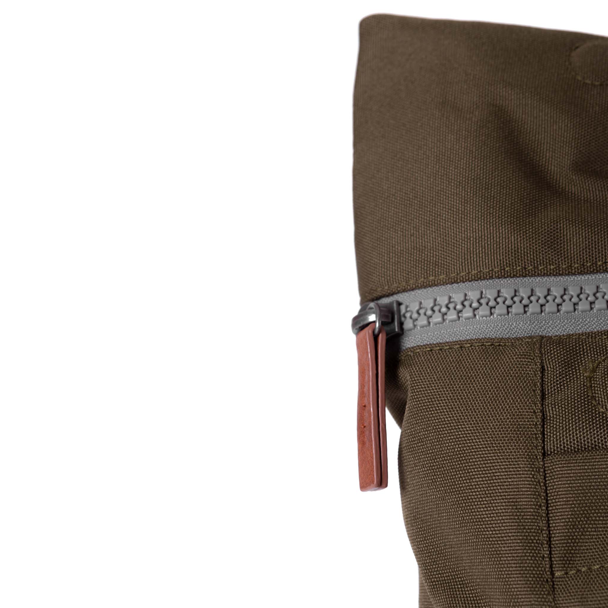 ROKA London Finchley A Medium Ryggsäck, Moss