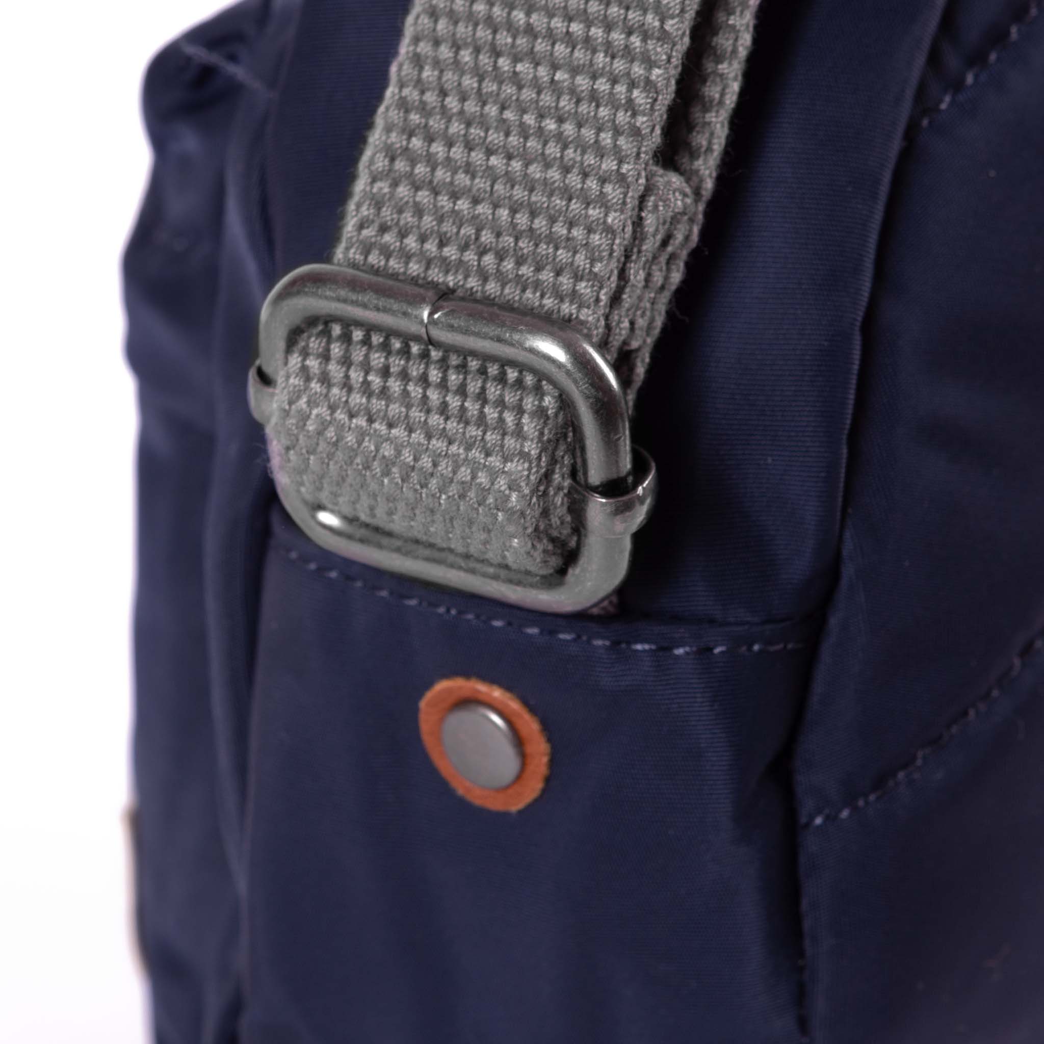 ROKA London Paddington B Axelremsväska, Midnight