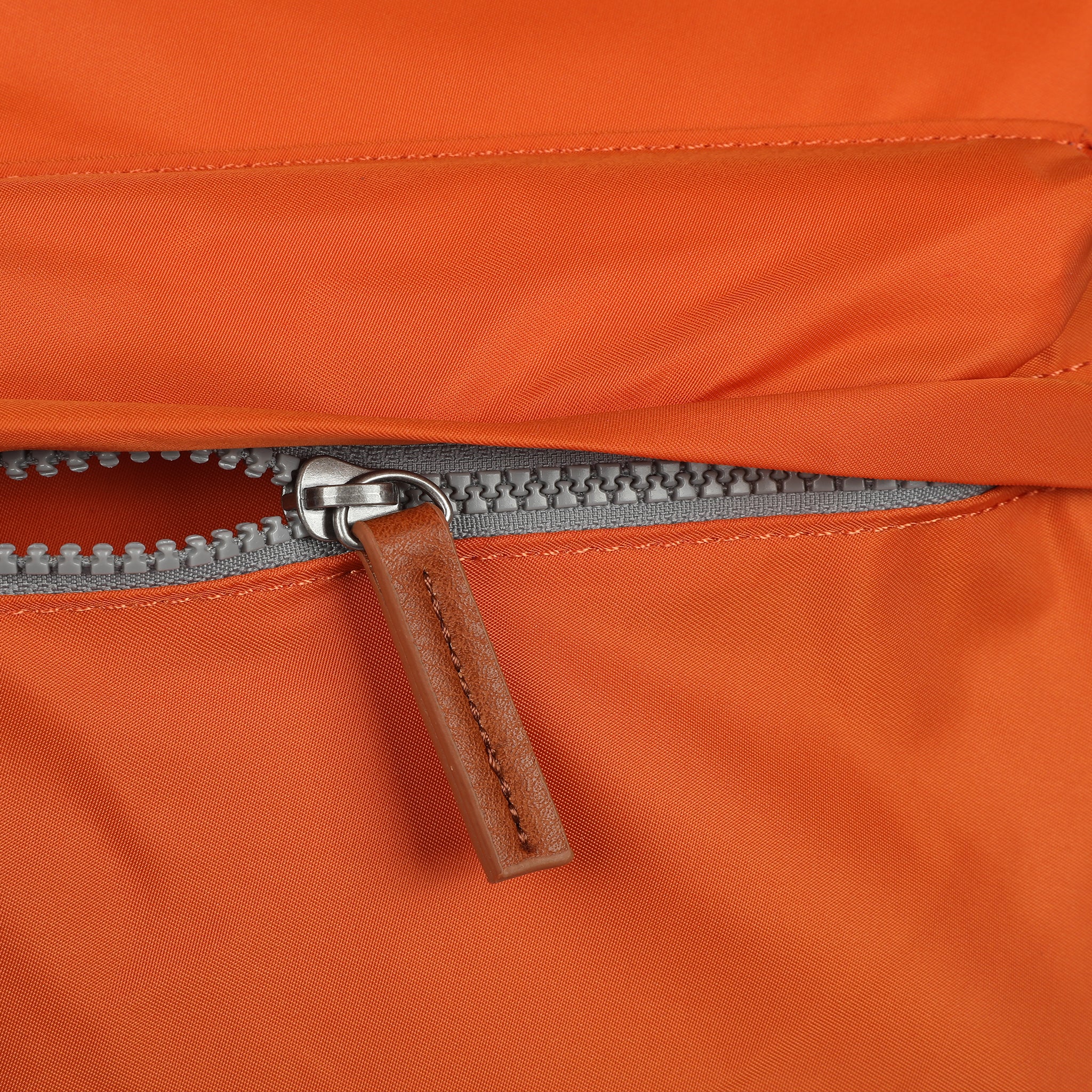 ROKA London Kennington B Axelremsväska, Burnt Orange