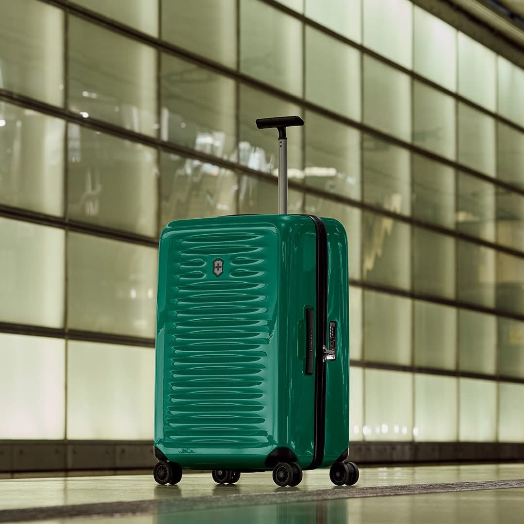 Victorinox Airox, Large Hardside Case, Gold Yellow