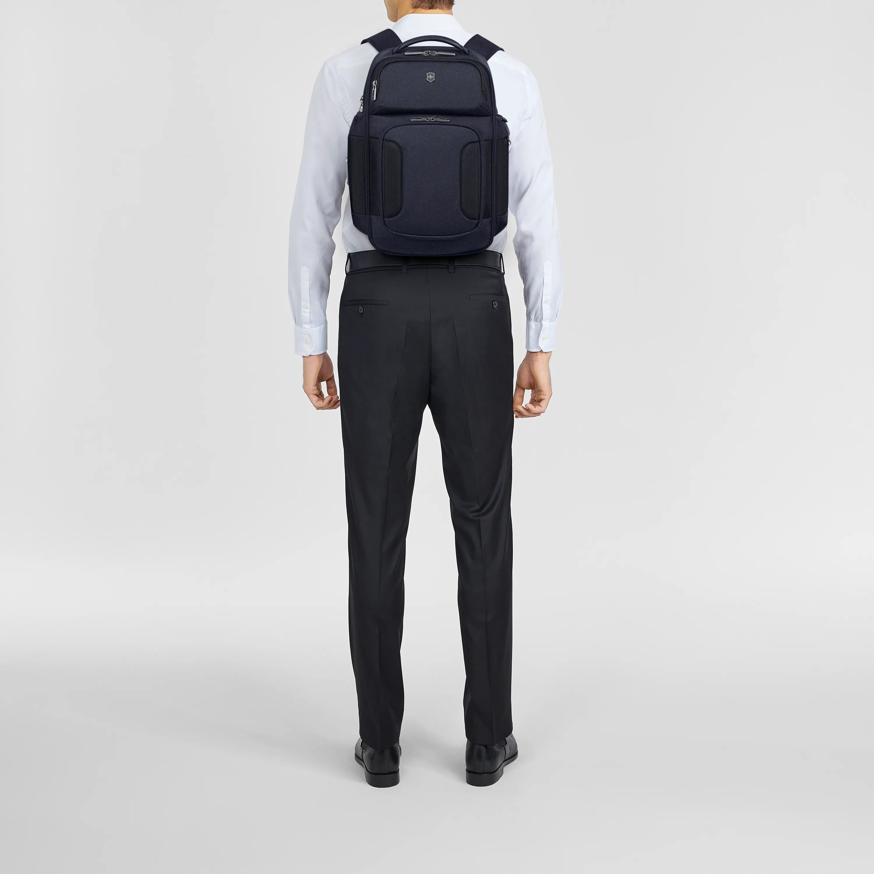 Victorinox Werks Traveler 7.0 Deluxe Backpack, Navy Blue