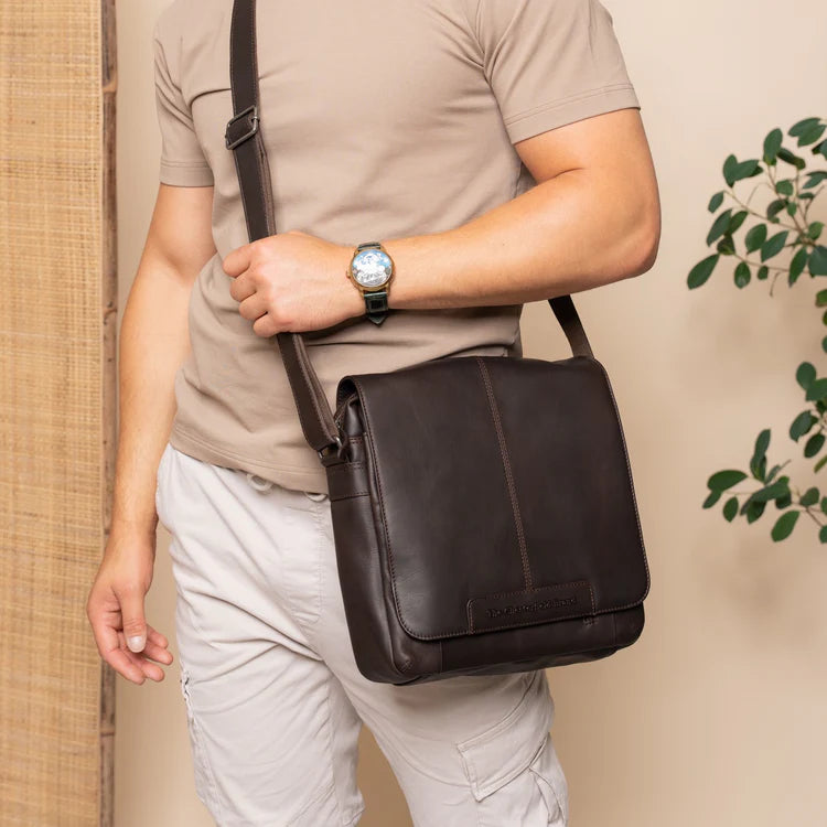 The Chesterfield Brand Raphael Axelremsväska, Brun