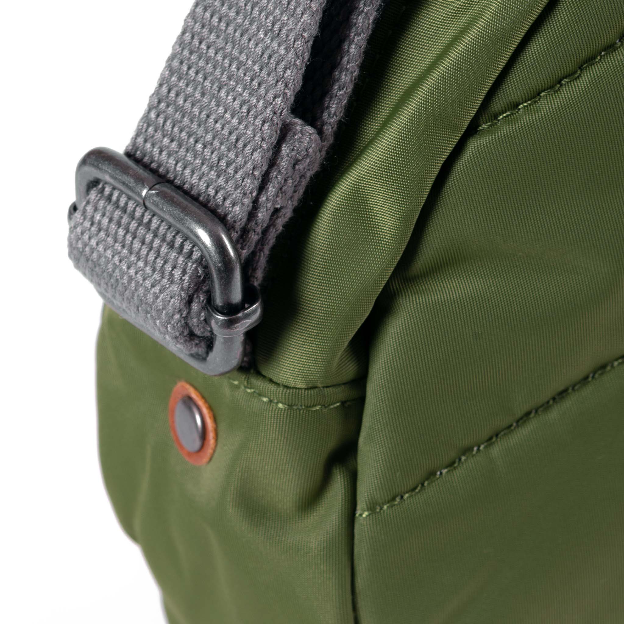 ROKA London Paddington B Axelremsväska, Avocado