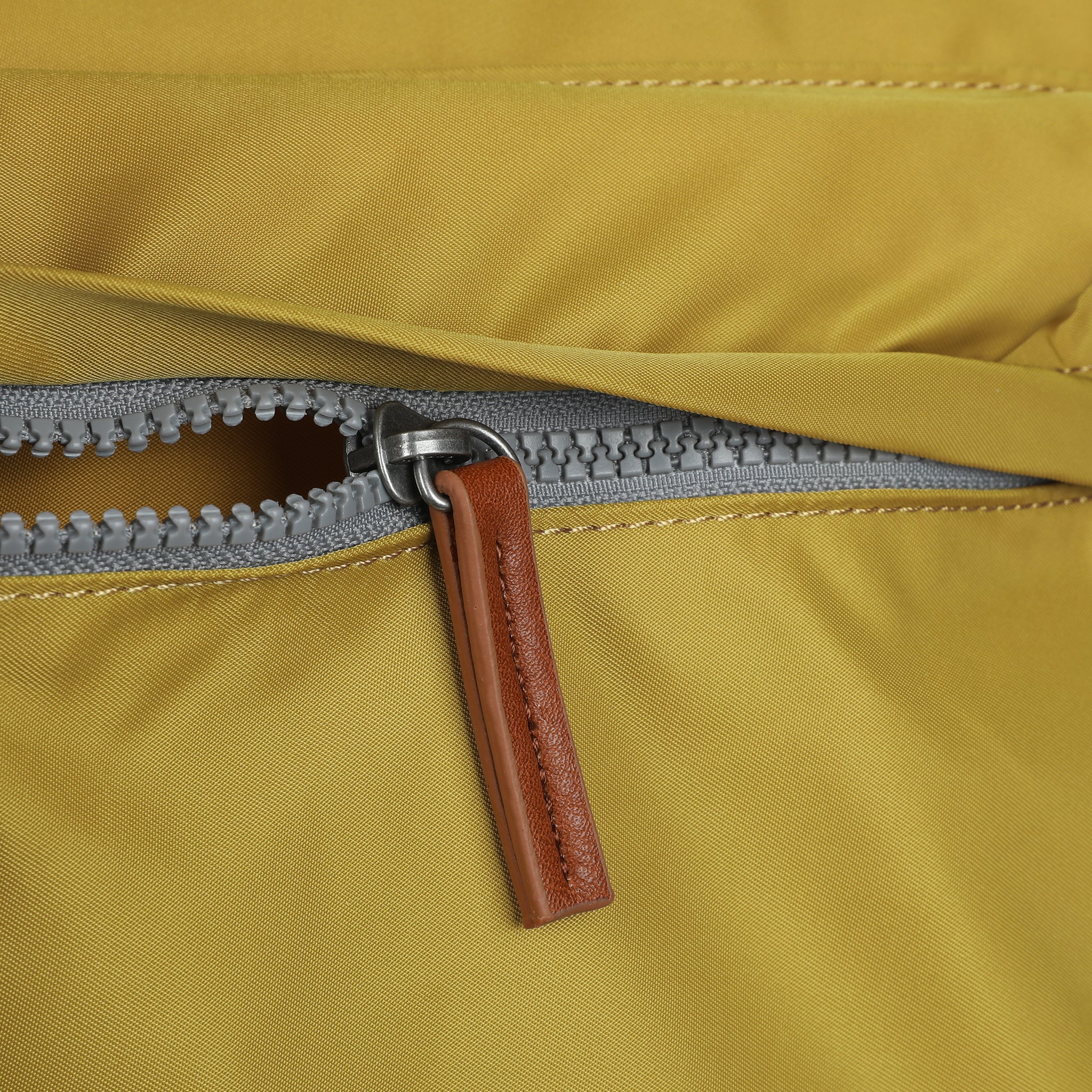 ROKA London Kennington B Axelremsväska, Corn