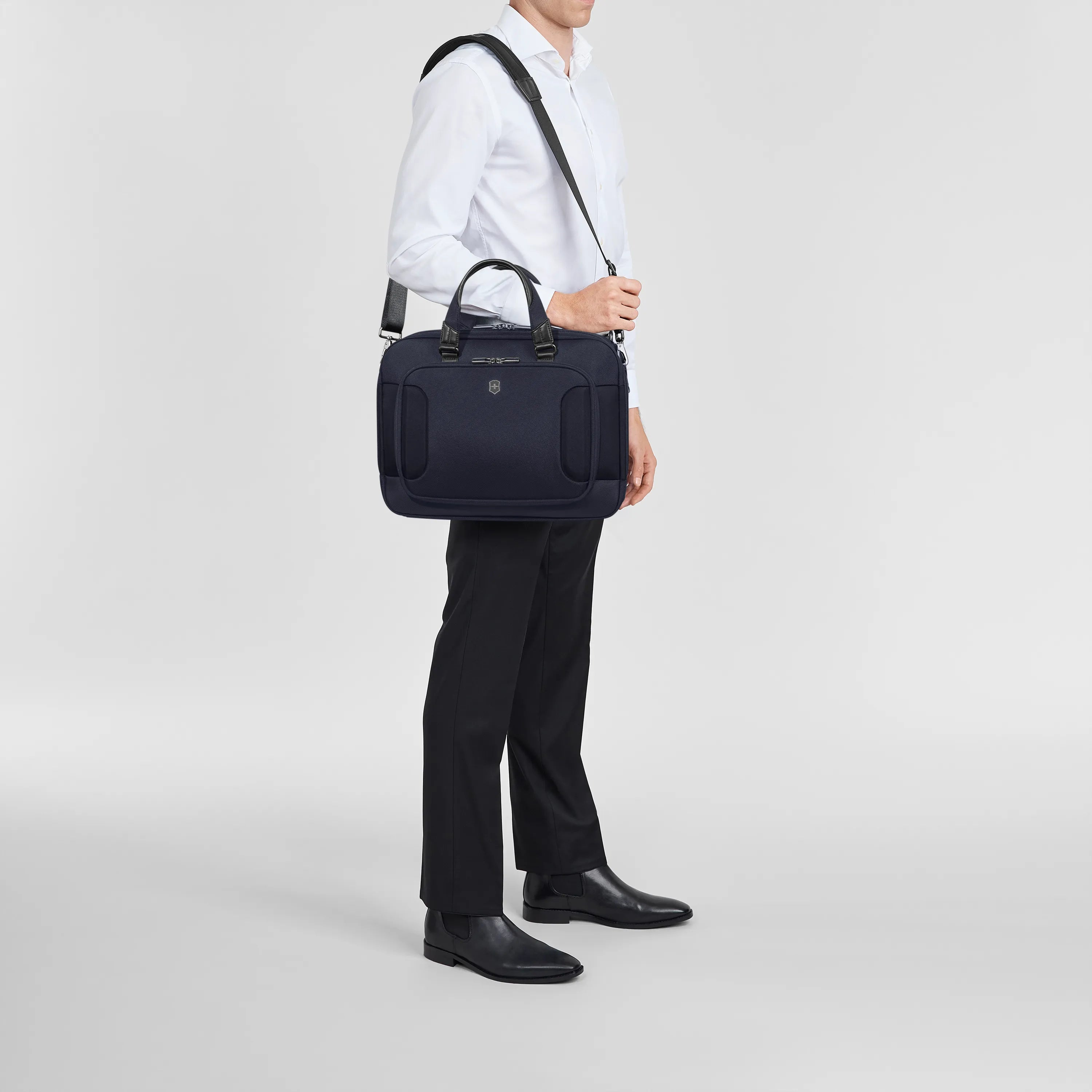 Victorinox Werks Traveler 7.0 Deluxe Briefcase, Navy Blue