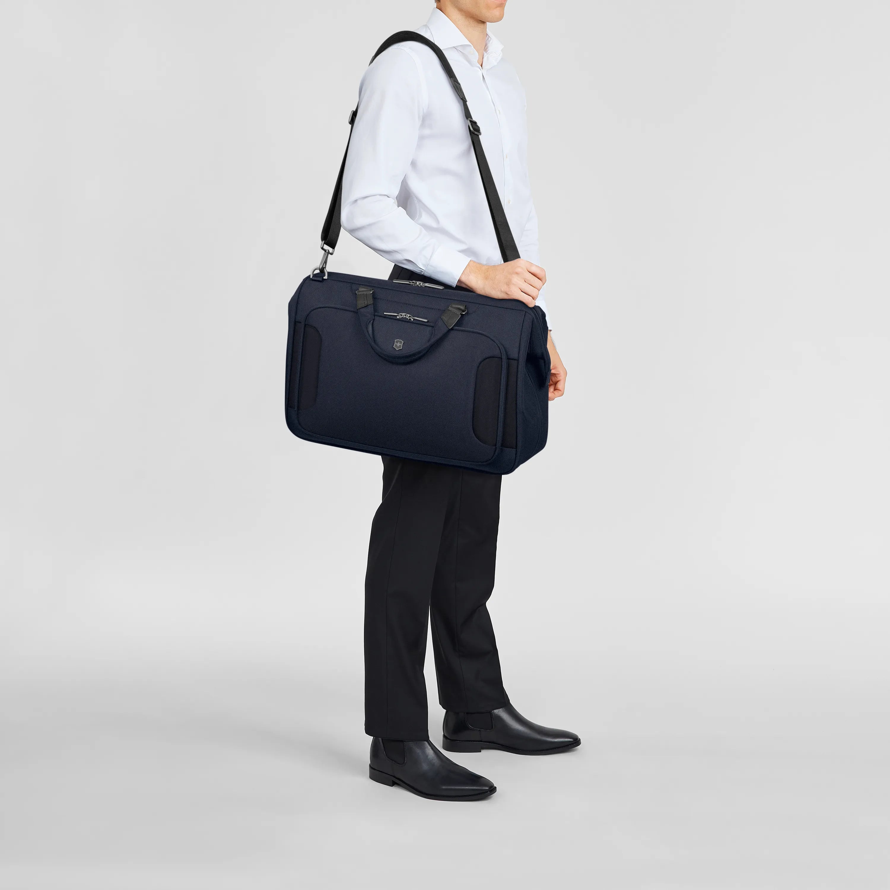 Victorinox Werks Traveler 7.0 Weekender, Navy Blue